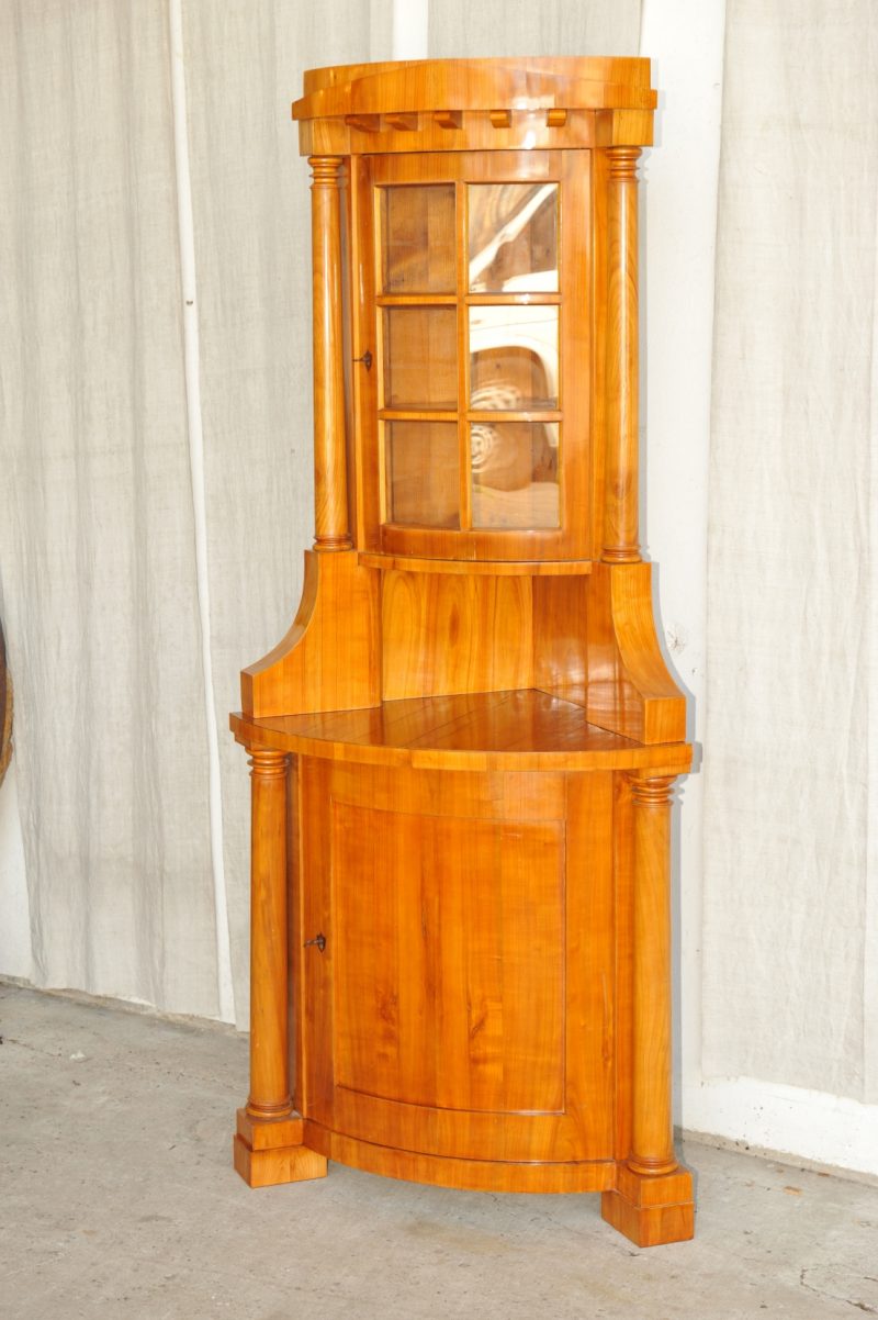 Biedermeier Eckvitrine Kirsche | Antik im Hof