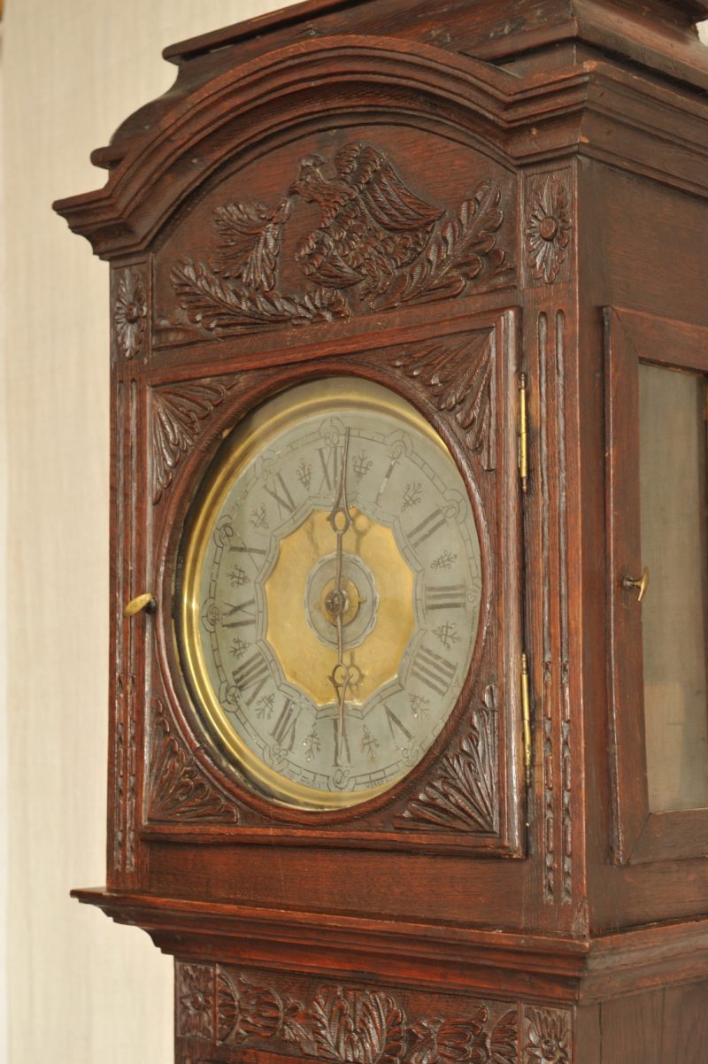 Bodenstanduhr Barock Eiche mit reichem Schnitzdekor