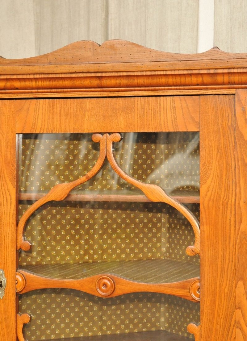 biedermeier_eckschrank_esche