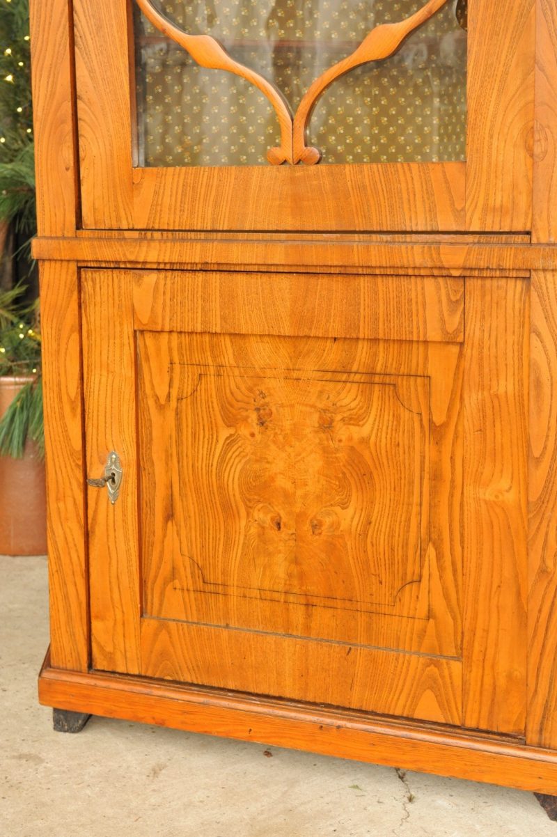 biedermeier_eckschrank_esche