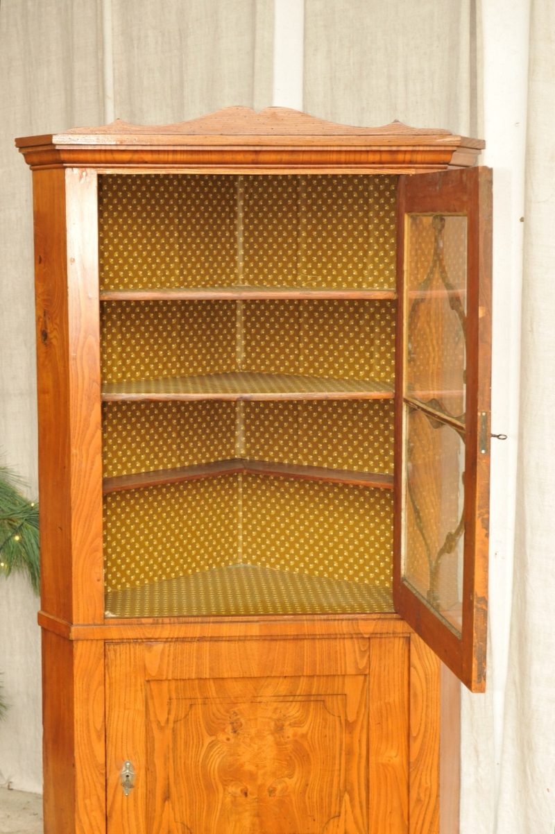 biedermeier_eckschrank_esche