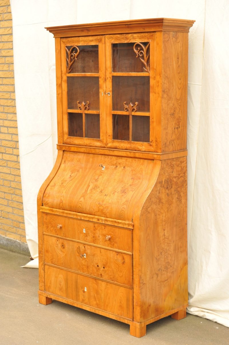 Biedermeier_Sekretaer_mit_Aufsatz_2006