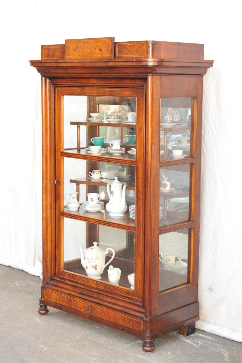 dreiseitig verglaste Vitrine Biedermeier