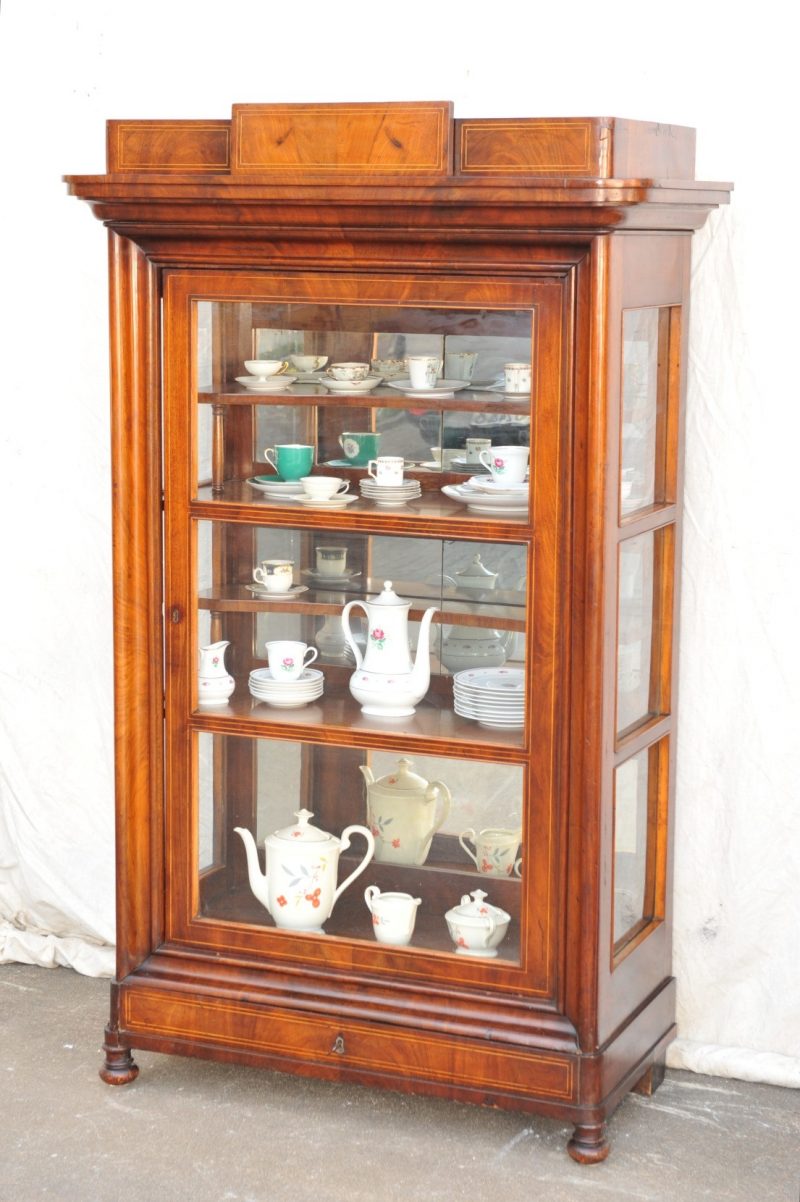 dreiseitig verglaste Vitrine Biedermeier