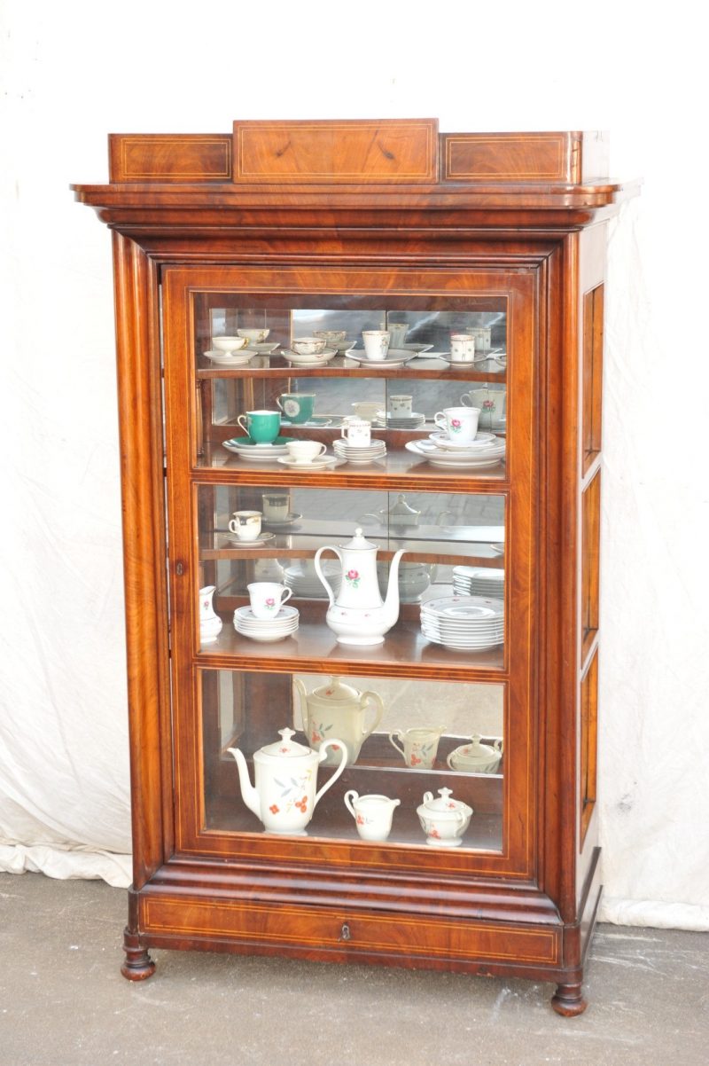 dreiseitig verglaste Vitrine Biedermeier