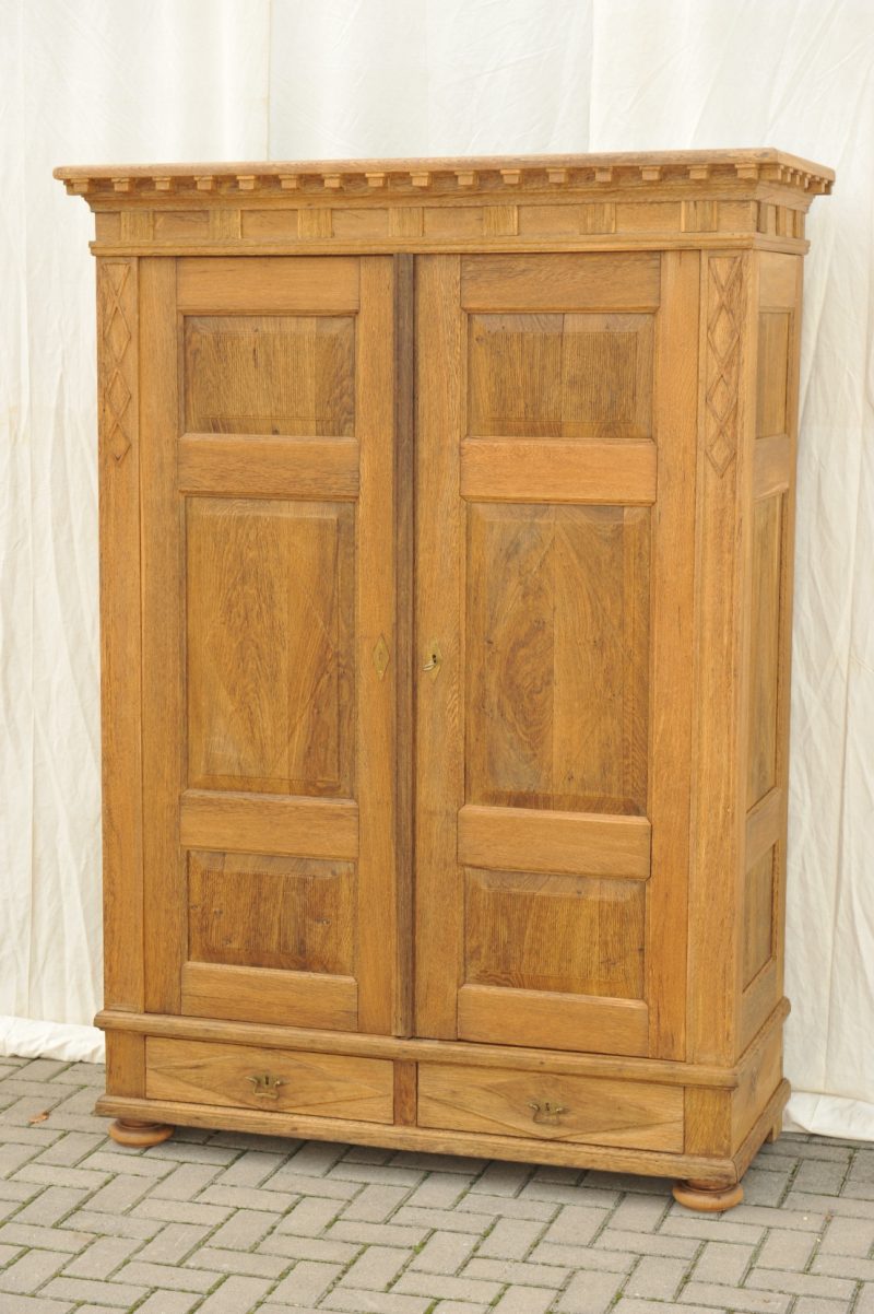 Norddeutscher Kassettenschrank Eiche - Antik im Hof - "NapposchranK