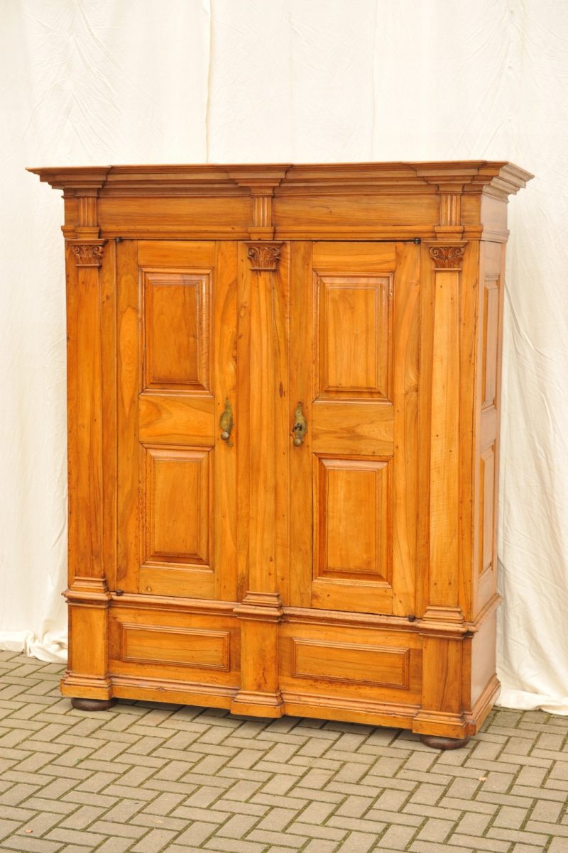 Barockschrank_Nussbaum_2687