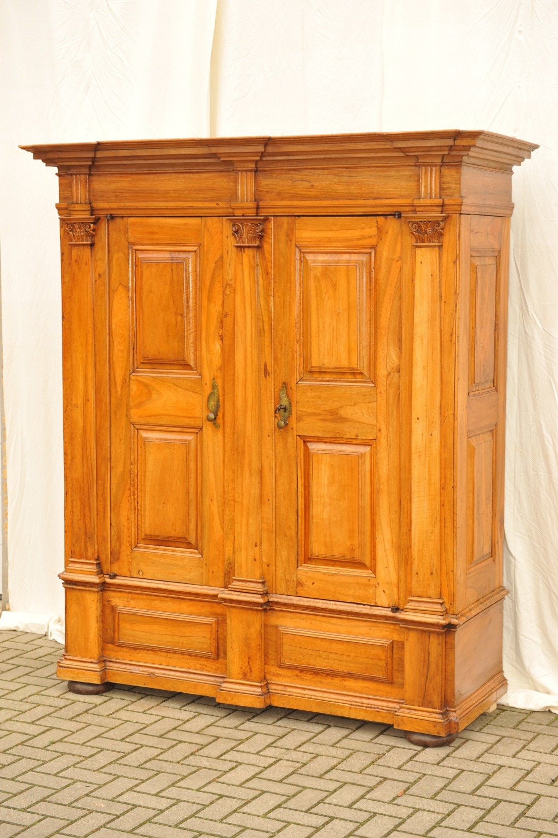 Barockschrank_Nussbaum_2687