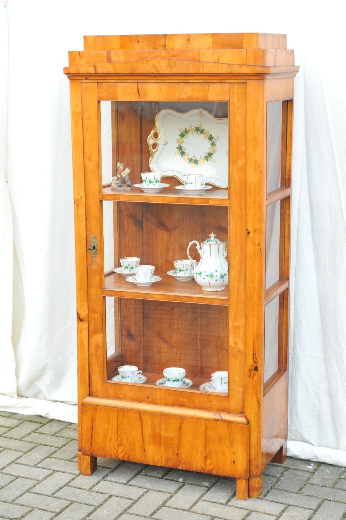 Biedermeier_Vitrine_seitenverglast_2707