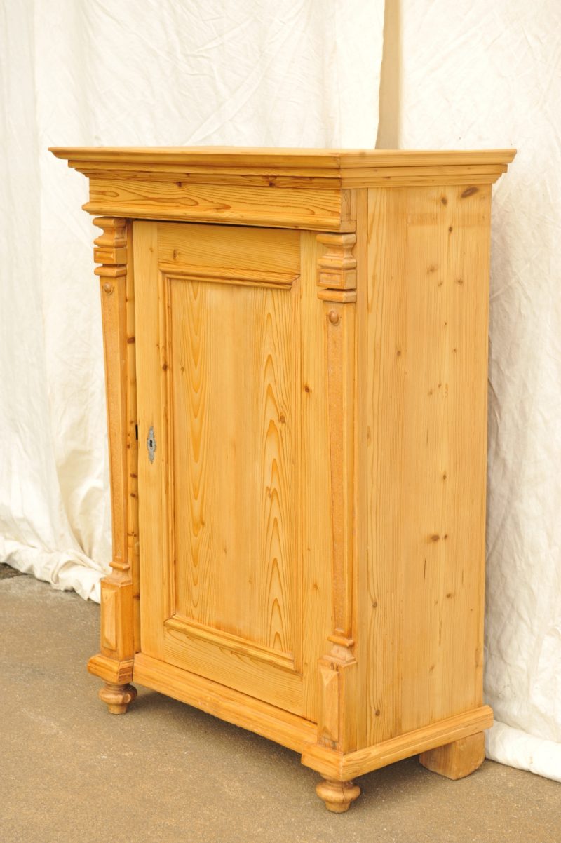 Antikes Pfeilerschränkchen Weichholz - Antik im Hof - antiker