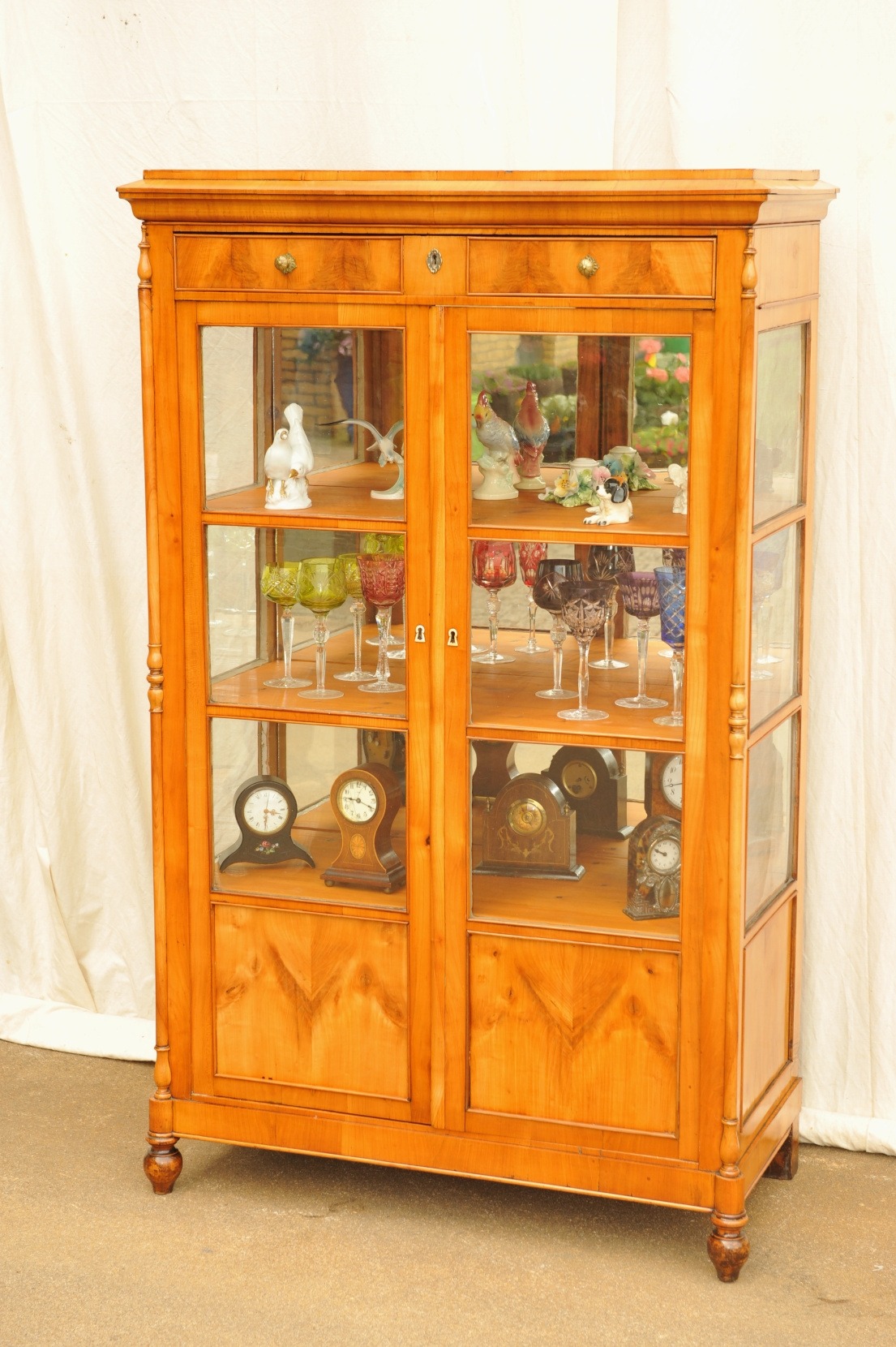 Biedermeier_Vitrine_Seiten_verglast_2818