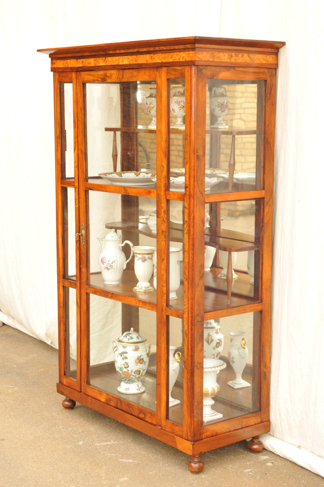 Biedermeier_Vitrine_Wien_Seiten_verglast_2839