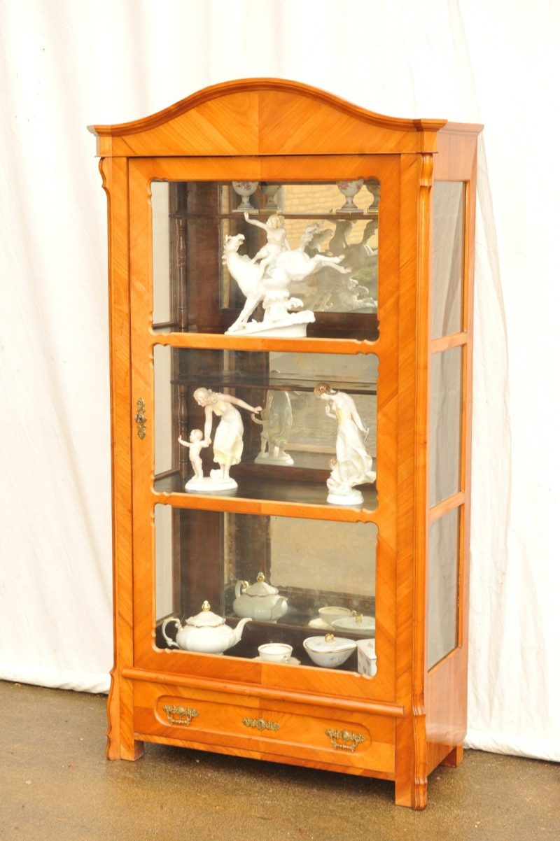 Vitrine_Kirsche_Seiten_verglast_2887