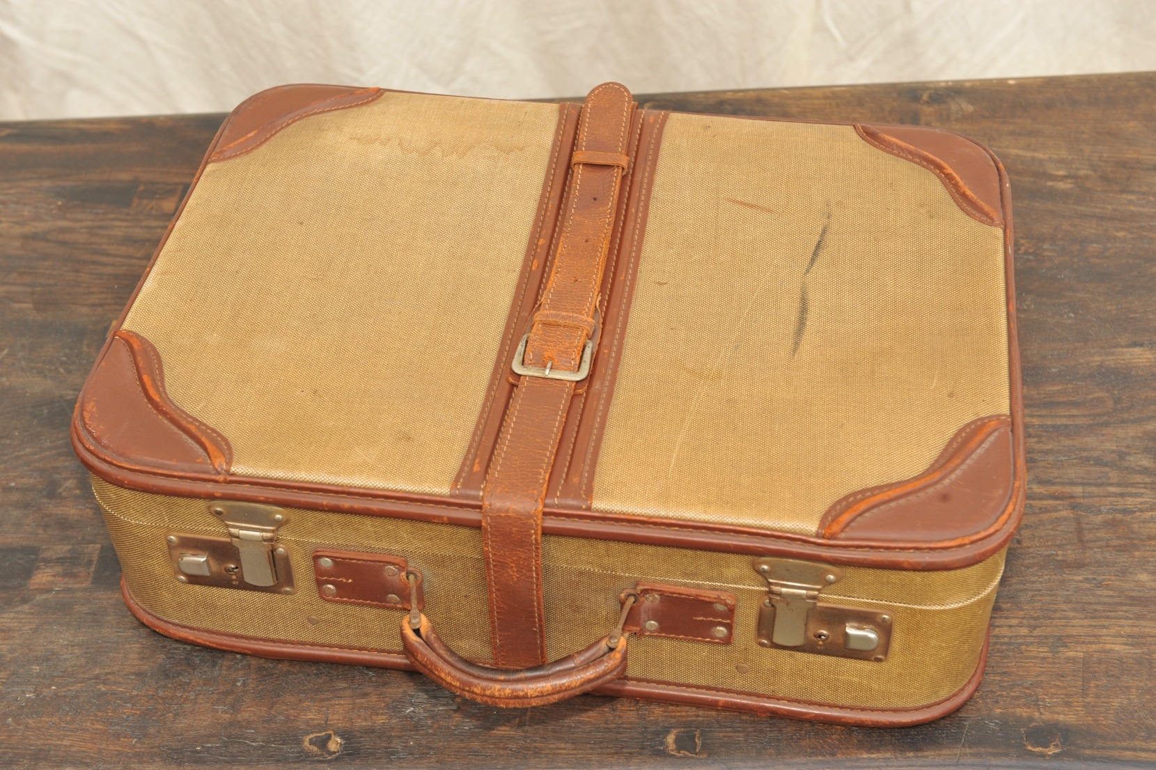 antiker Koffer, alt, mit Leder besetzte Kanten