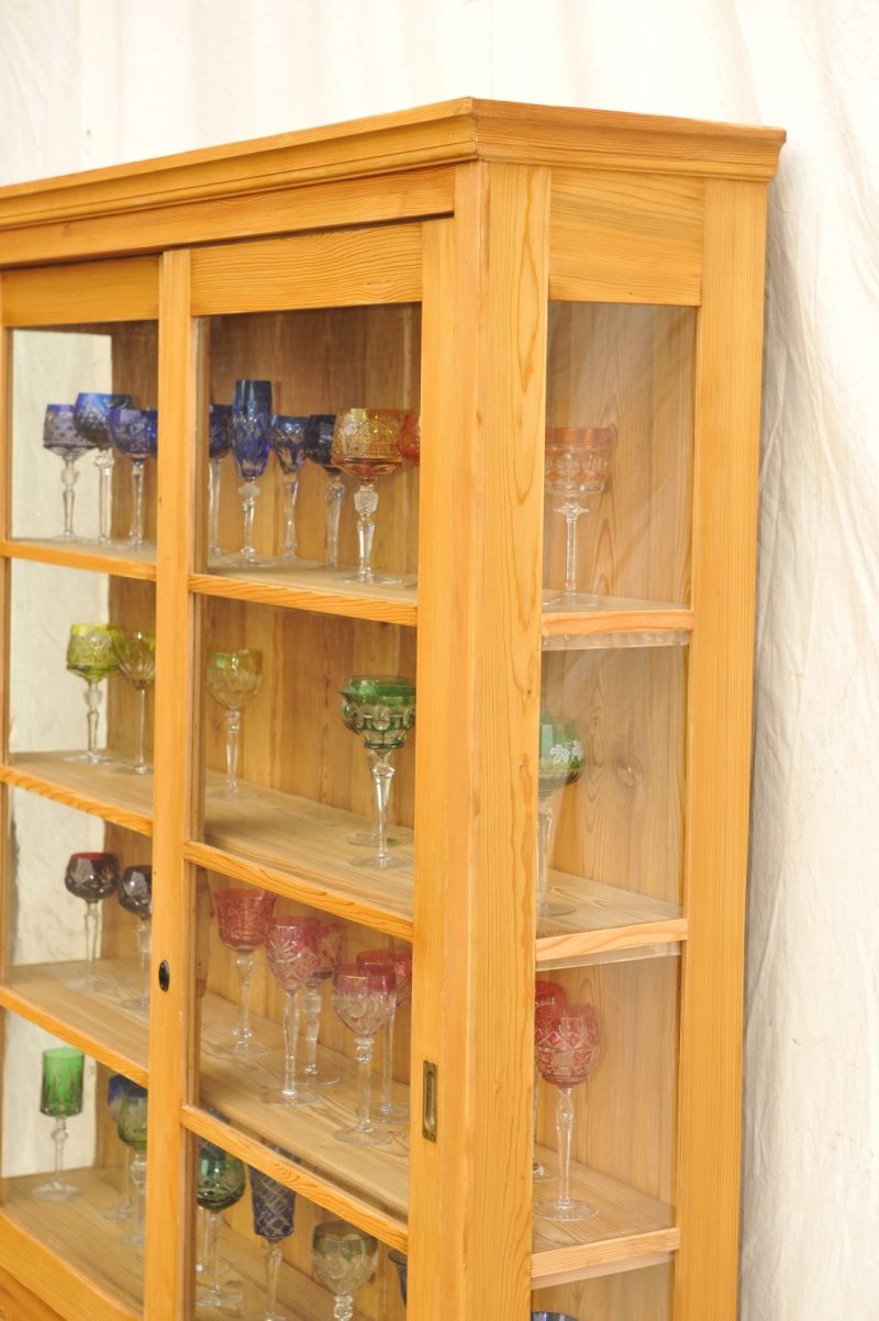 Antiker Sammlerschrank Weichholz - Antik im Hof - antike Schauvitrine