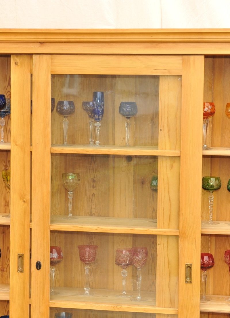 Antiker Sammlerschrank Weichholz - Antik im Hof - antike Schauvitrine