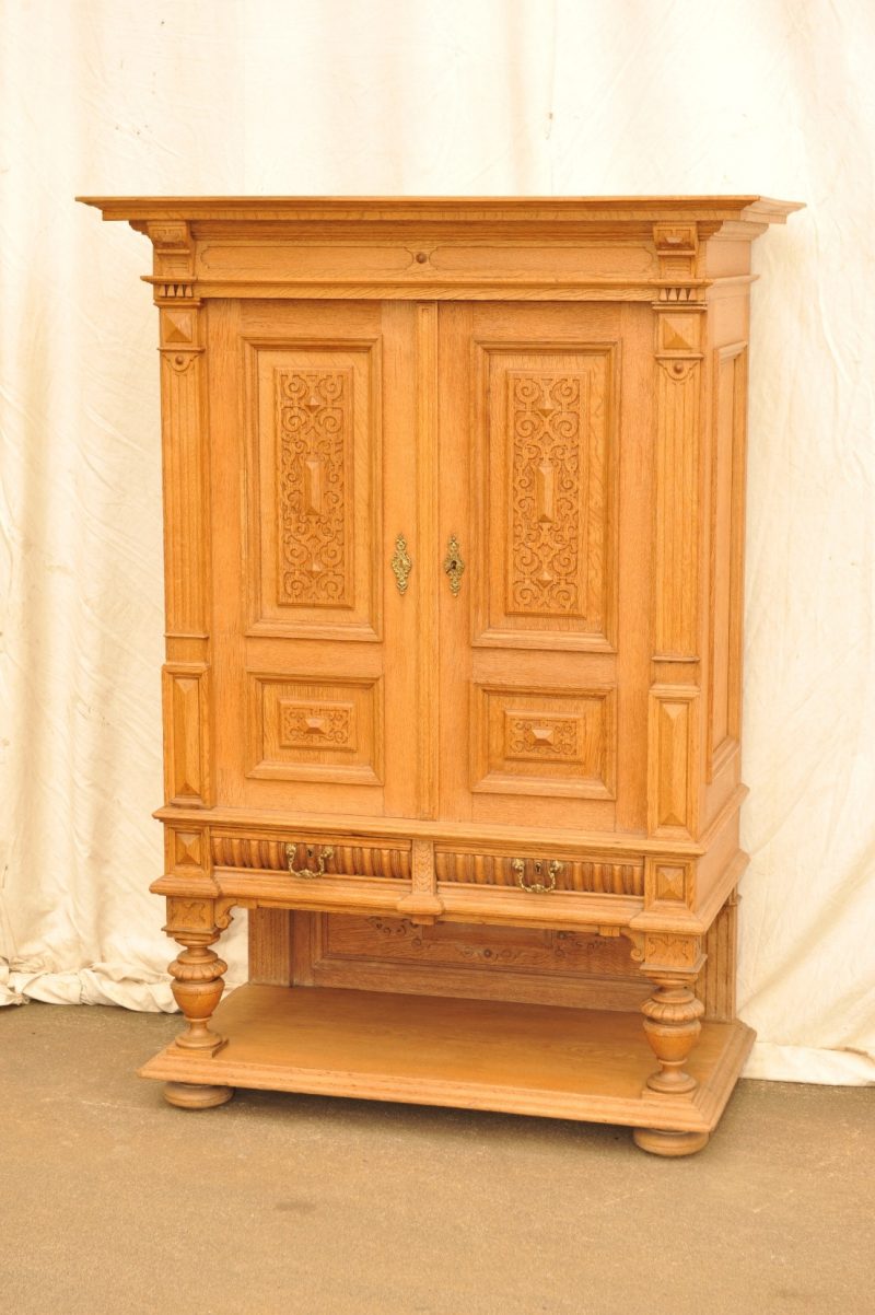 Stollenschrank Eiche von 1880