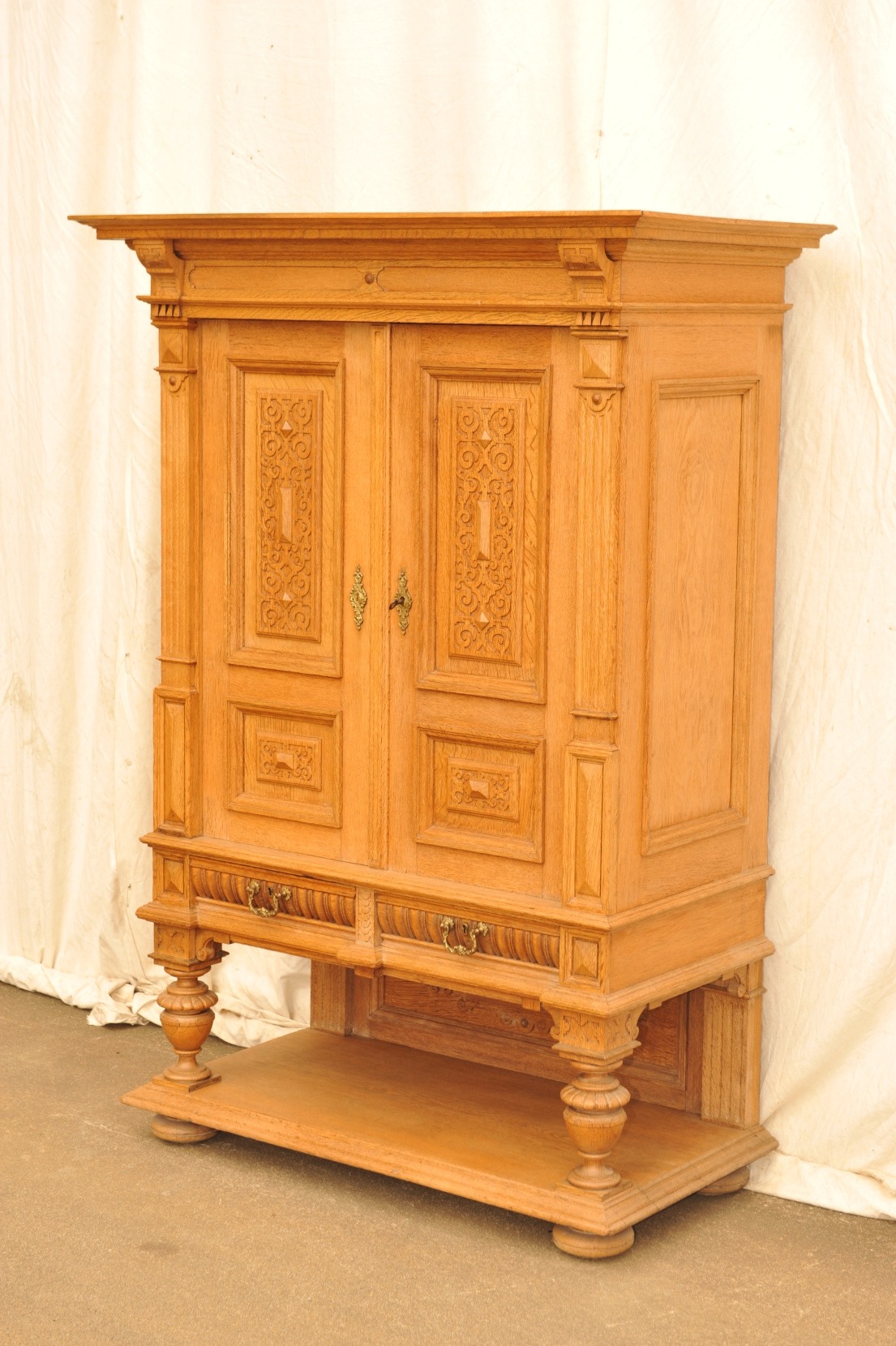 Stollenschrank Eiche von 1880