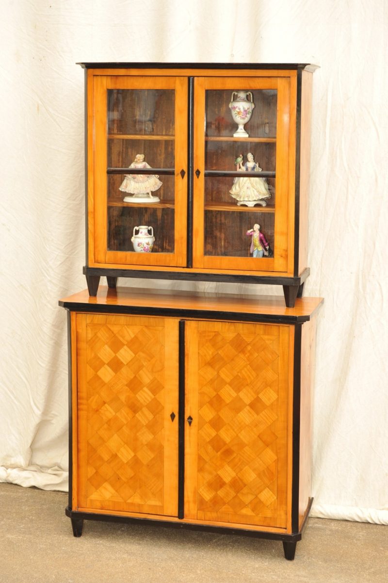 Aufsatzvitrine Biedermeier Kirsche Antik im Hof antike