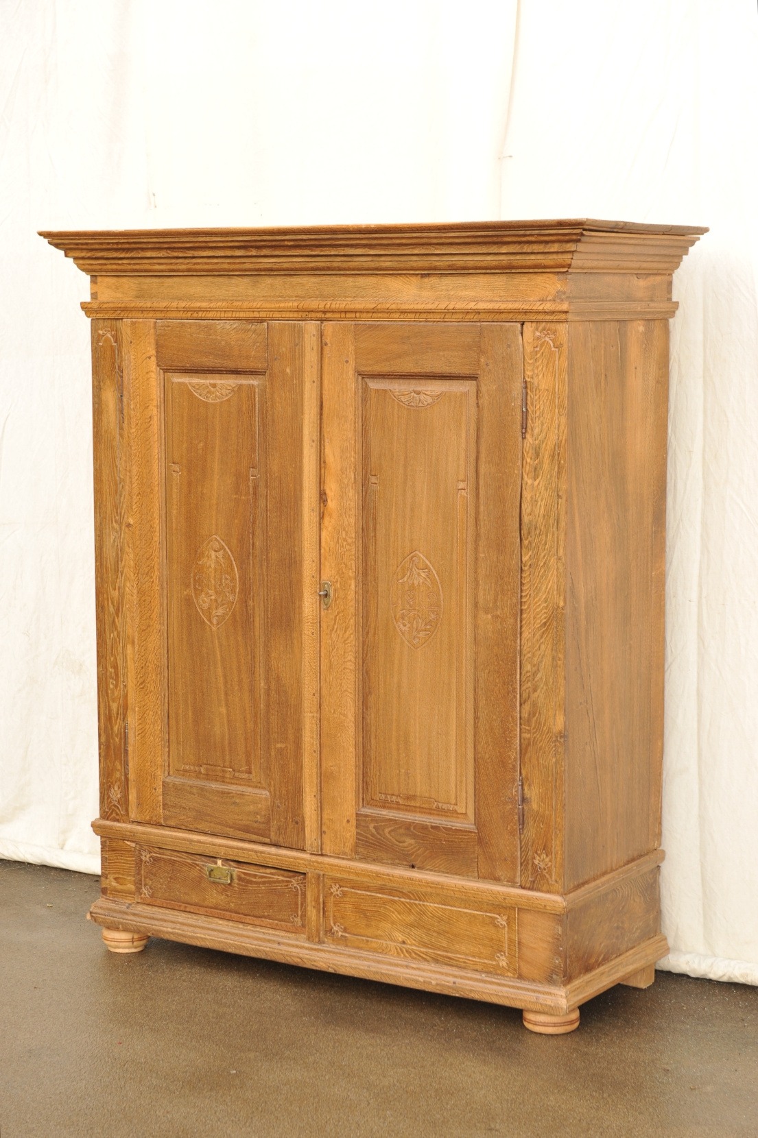 bäuerlicher Biedermeier Schrank Eiche