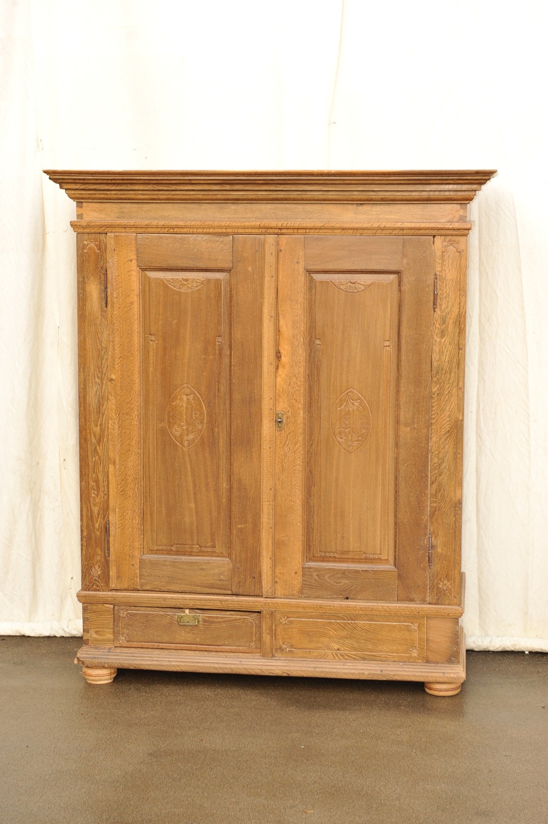 bäuerlicher Biedermeier Schrank Eiche