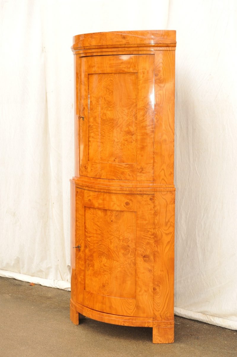 Biedermeier Eckschrank "Vierteltonne" Esche Maserfurnier