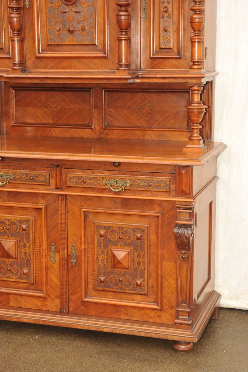 Detail prächtiger Buffetschrank Gründerzeit Nussbaum