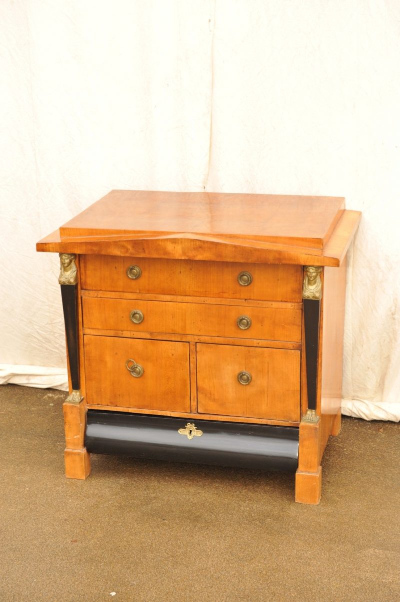 Klassizistische Kommode Kirschbaum - Antik im Hof - antike Kommode