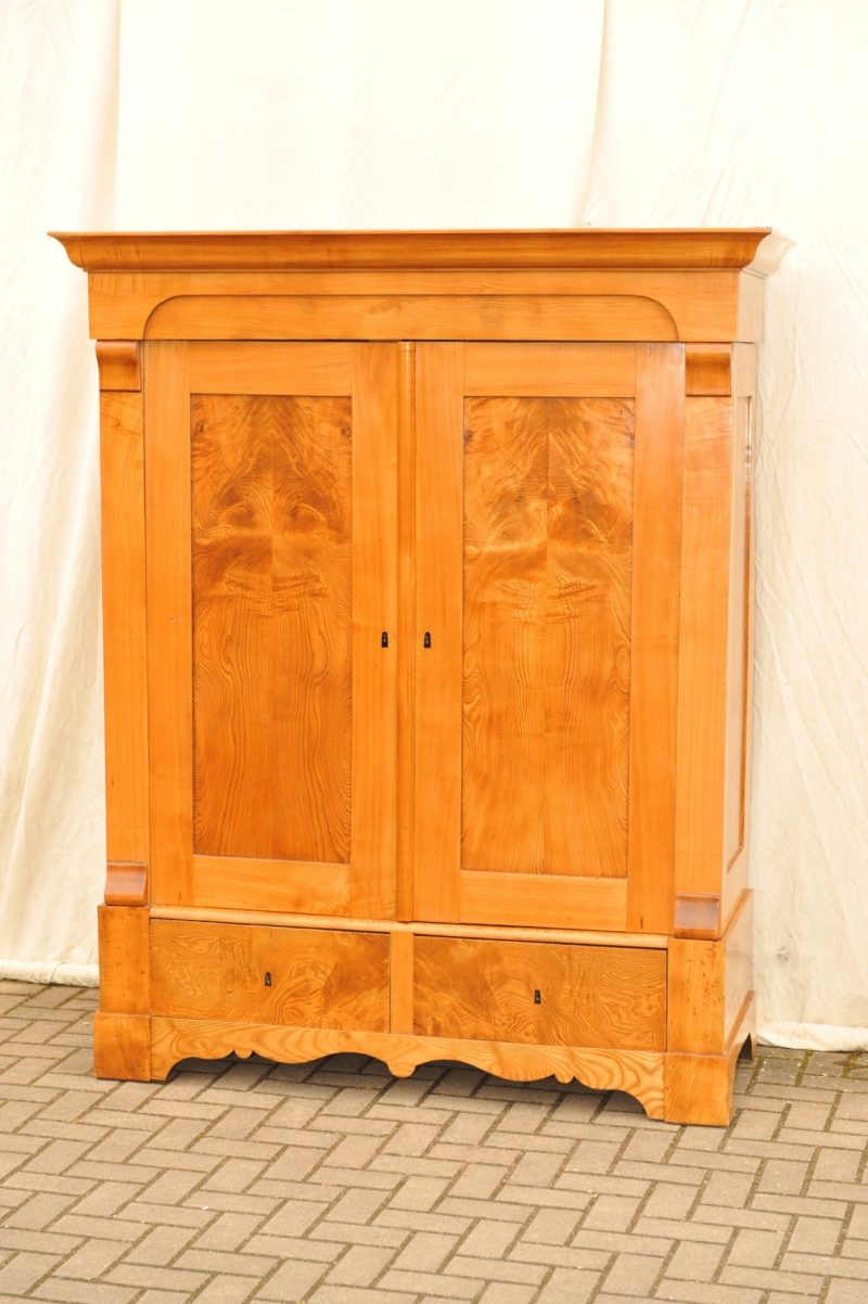 großer Biedermeier Schrank Rüster/Ulme