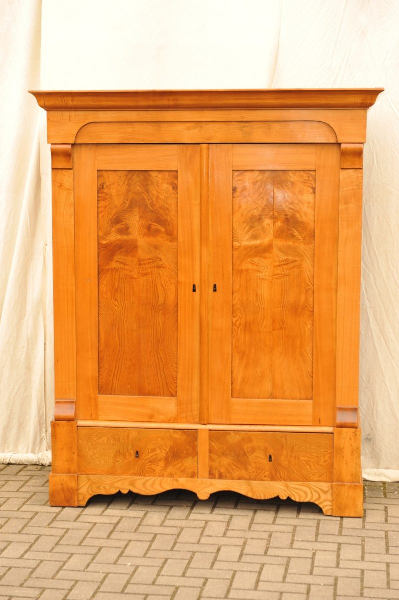 großer Biedermeier Schrank Rüster/Ulme