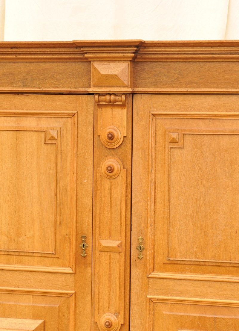 großer antiker Hallenschrank Eiche