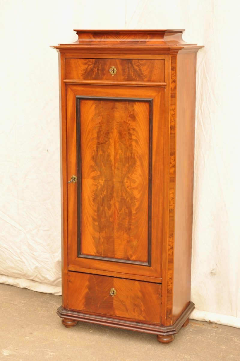 sogenannter Silberschrank Biedermeier Mahagoni