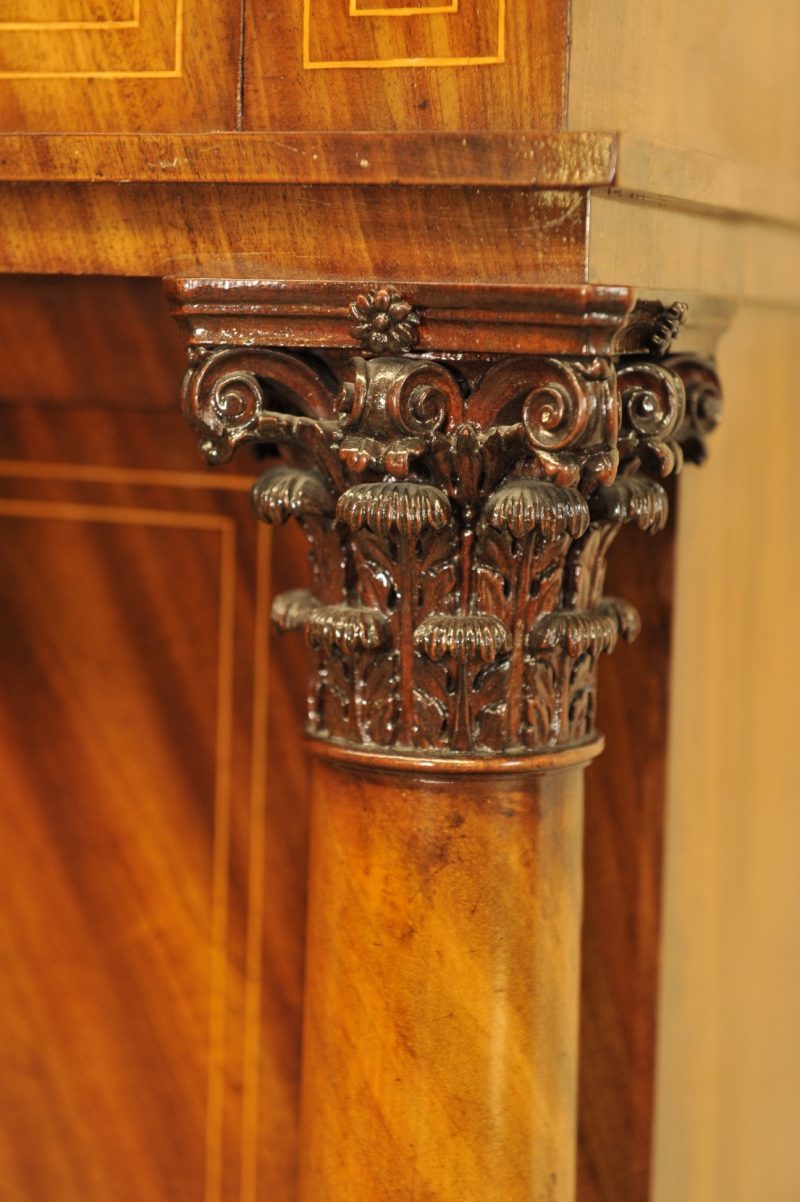 Detail bedeutender klassizistischer Schreibschrank