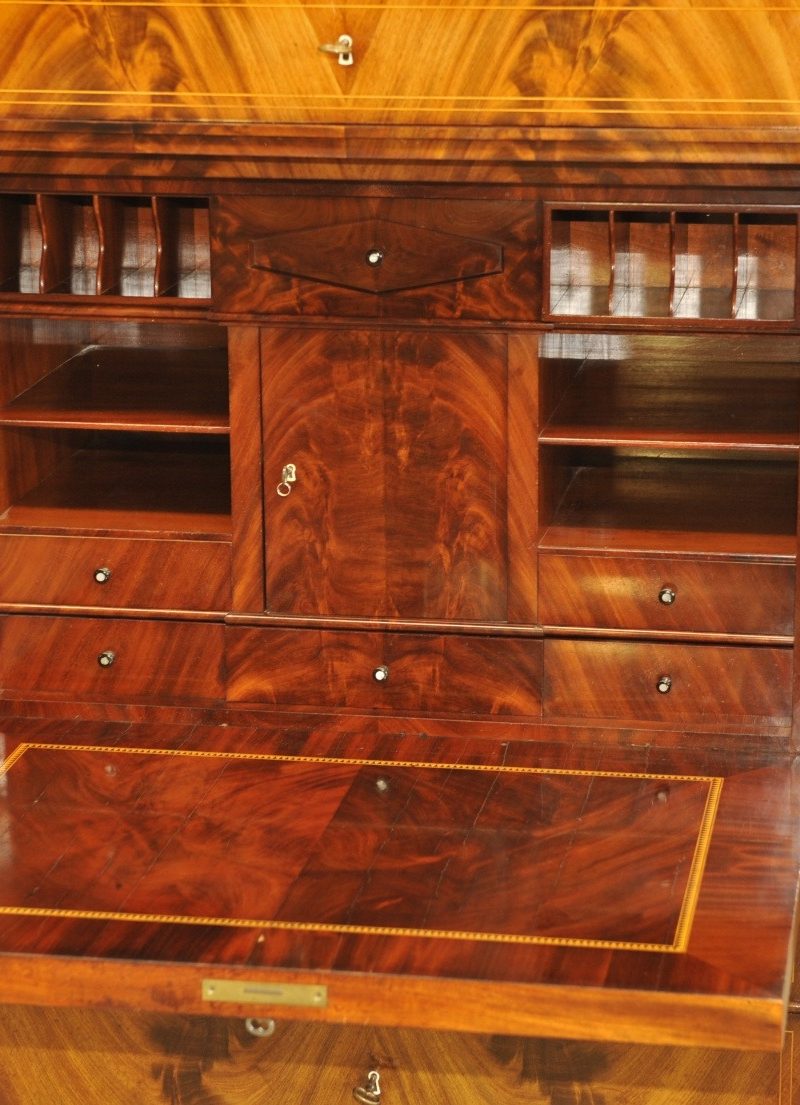 Detail bedeutender klassizistischer Schreibschrank