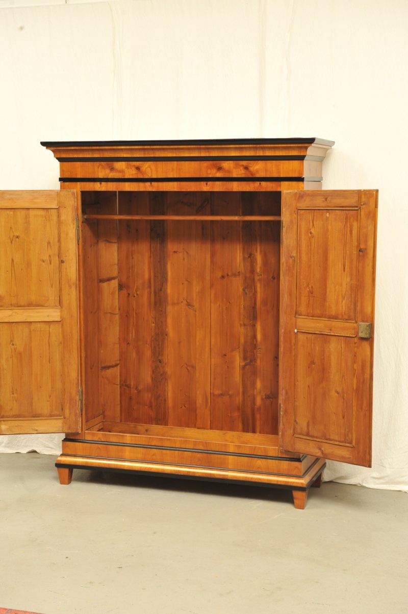 Innen großer Biedermeier Schrank Kirschbaum