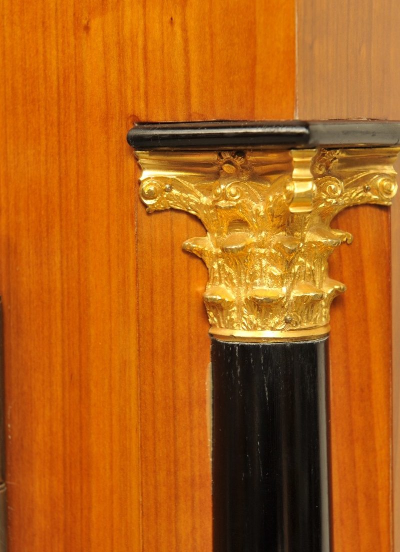 Detail großer Biedermeier Schrank Kirschbaum