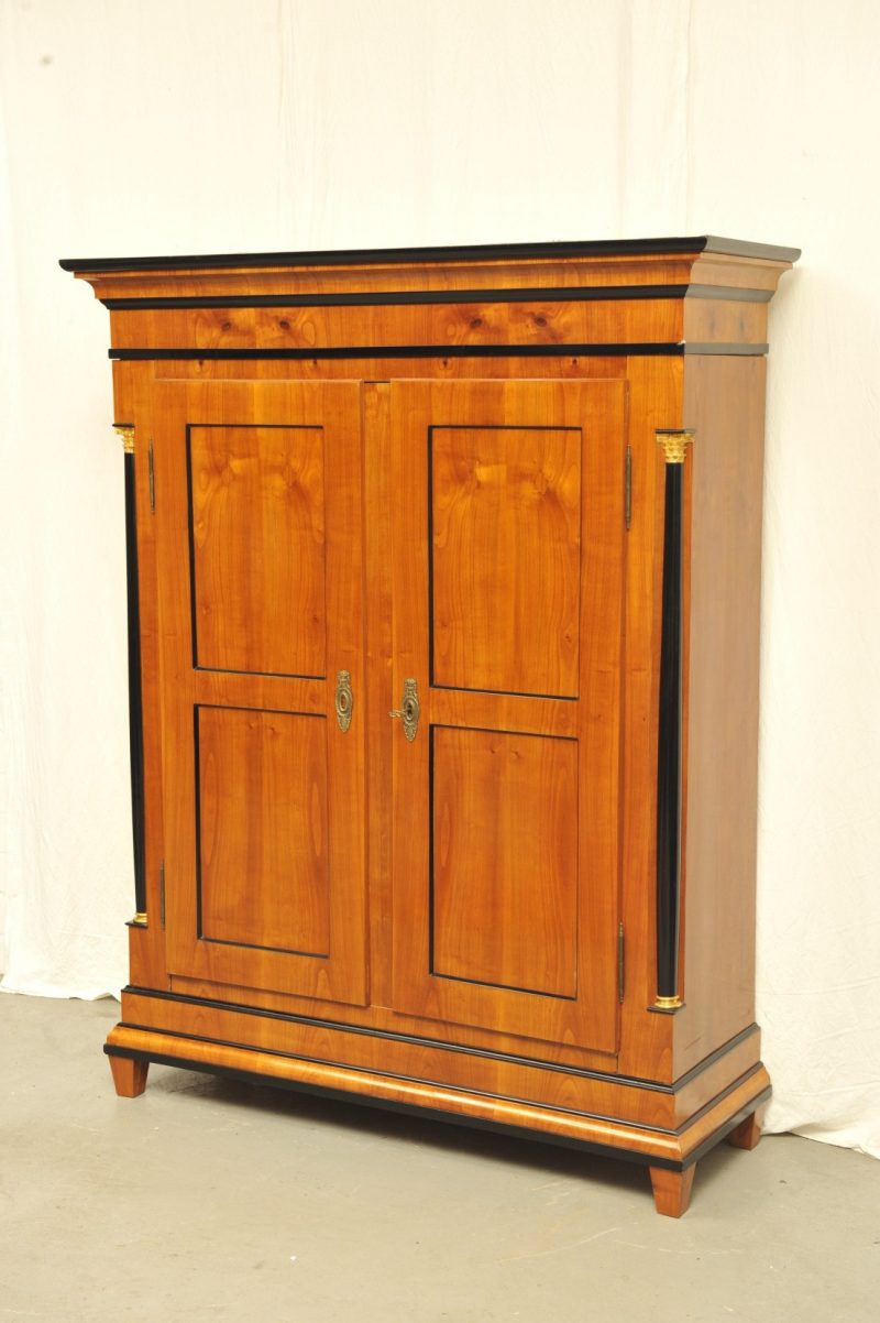 großer Biedermeier Schrank Kirschbaum