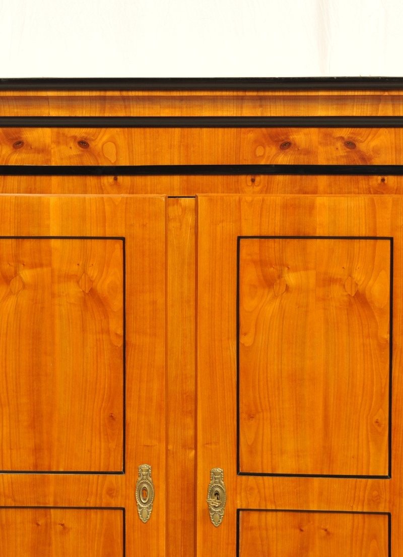 großer Biedermeier Schrank Kirschbaum