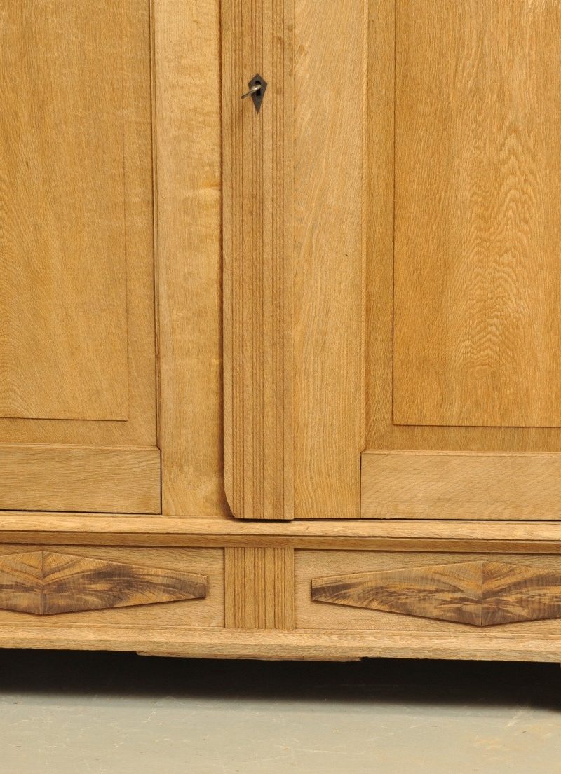 Detail zerlegbarer Kleiderschrank Eiche von 1820