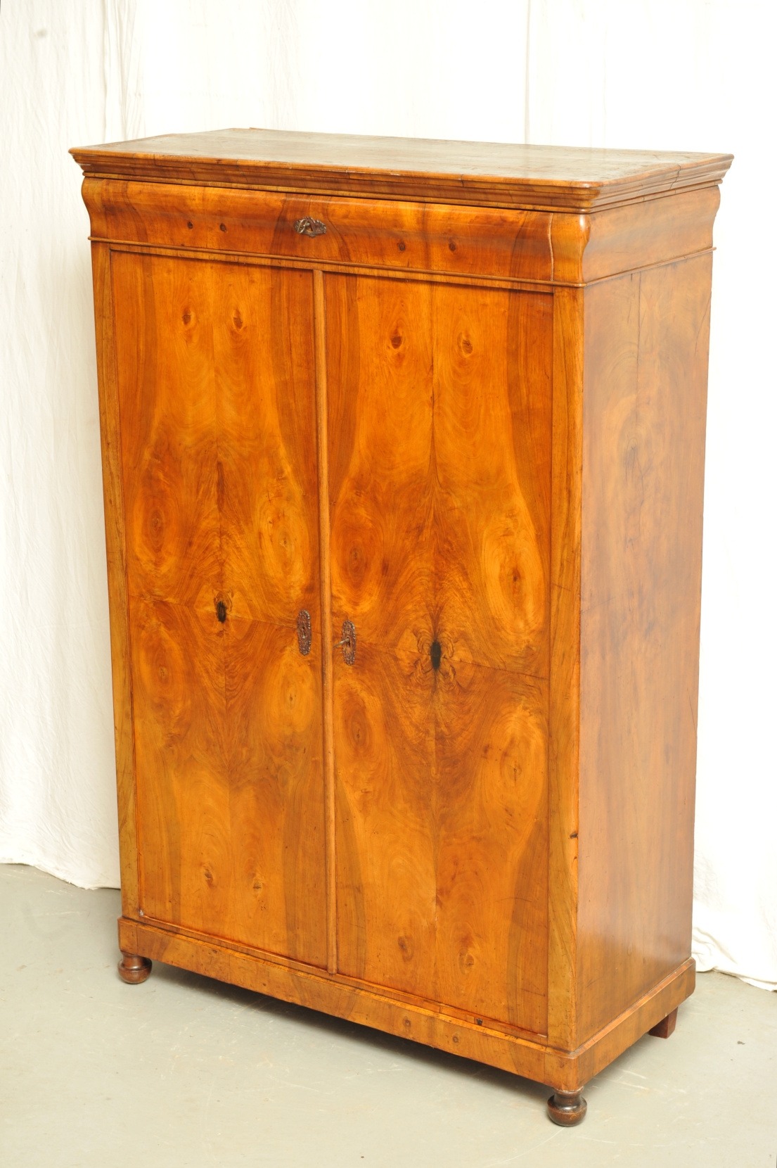 Biedermeier Wäscheschrank Nussbaum