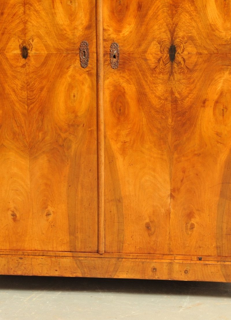 Biedermeier Wäscheschrank Nussbaum