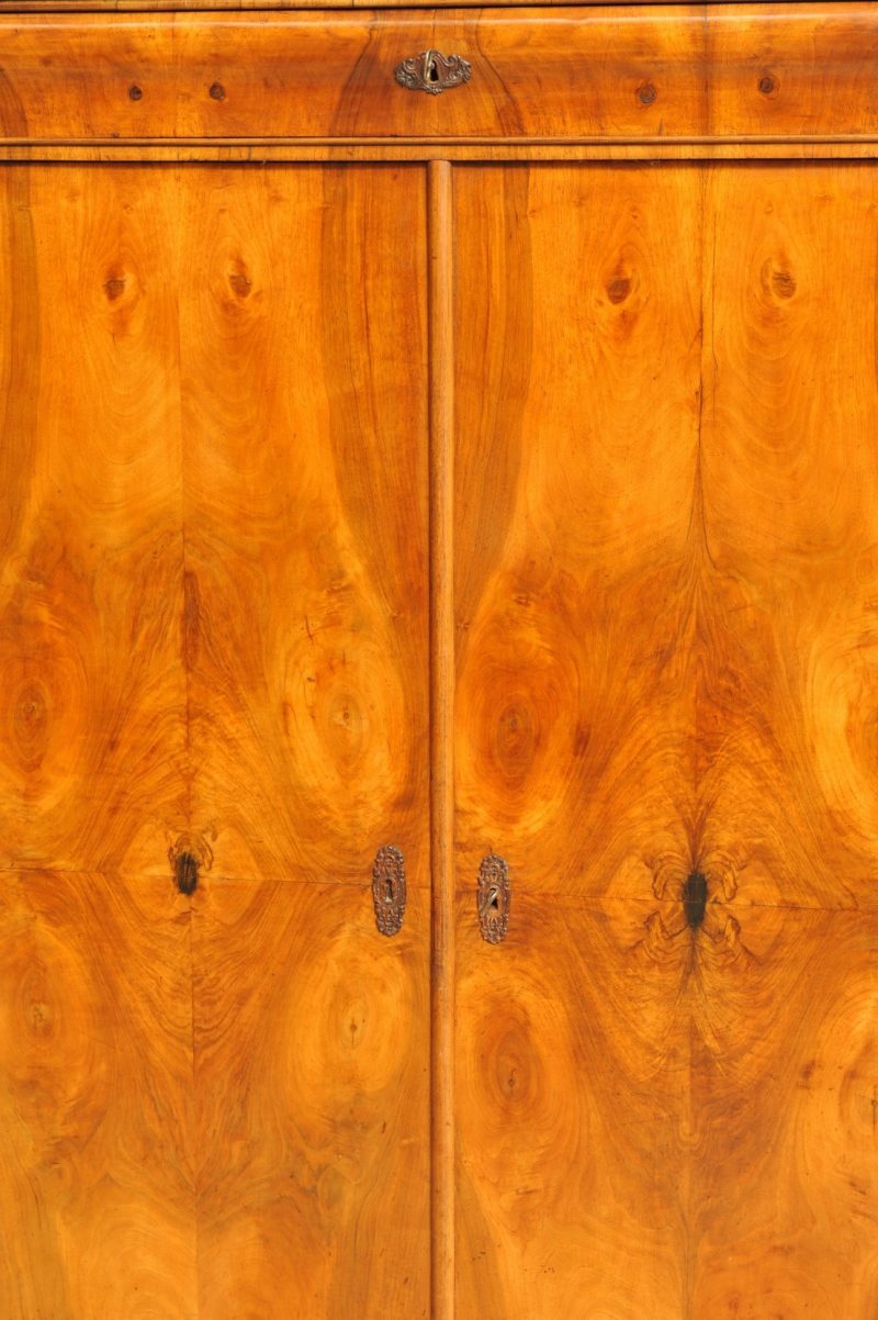 Biedermeier Wäscheschrank Nussbaum