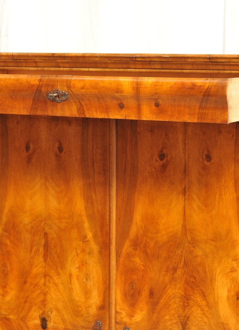 Biedermeier Wäscheschrank Nussbaum