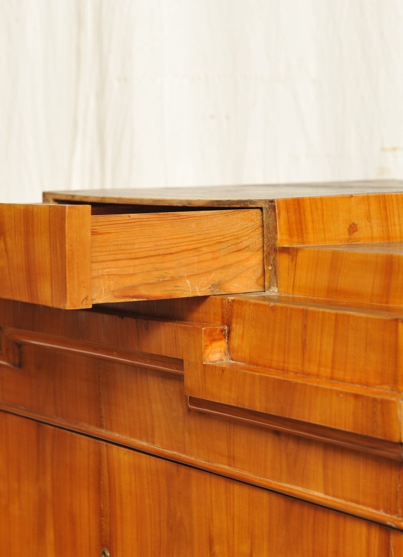 Detail Biedermeier Schrank Kirsche, sogenannter Blender