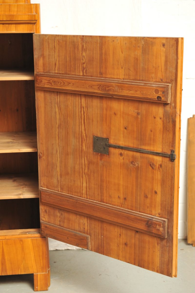 Detail Biedermeier Schrank Kirsche, sogenannter Blender