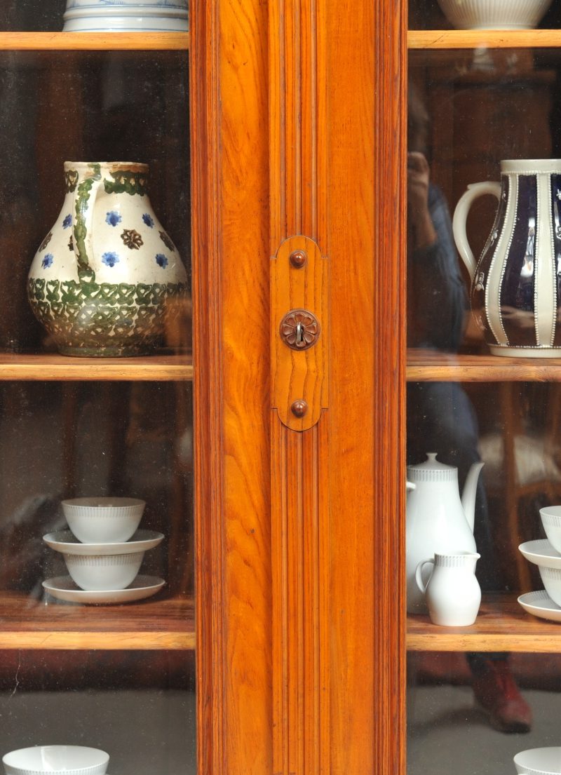 Detail Vitrine mit Säulen Gründerzeit