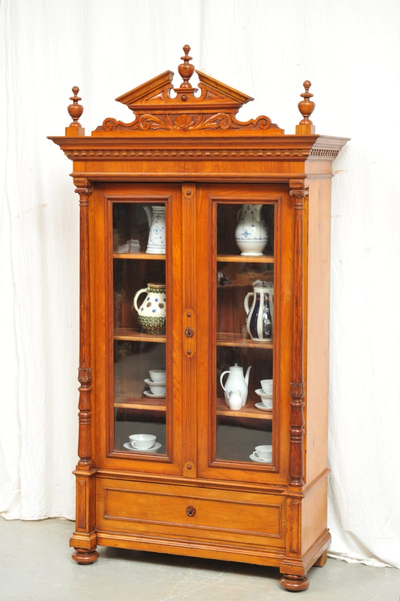Säulen-Bücherschrank Gründerzeit mit Krone und Türmchen