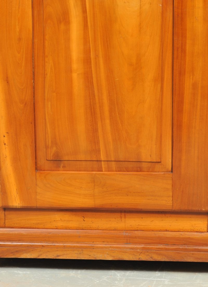 Detail Biedermeier Wäscheschrank eintürig, Kirschbaum