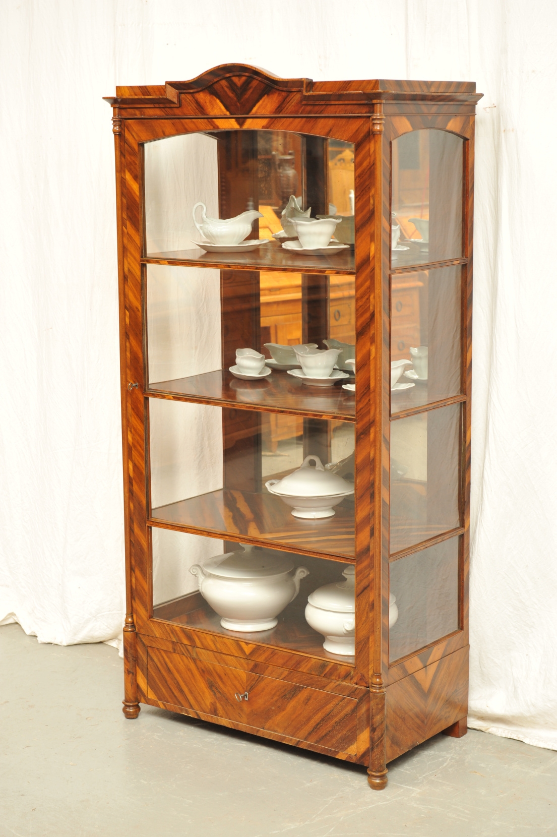 Biedermeier Vitrine von 1840, Rosenholz