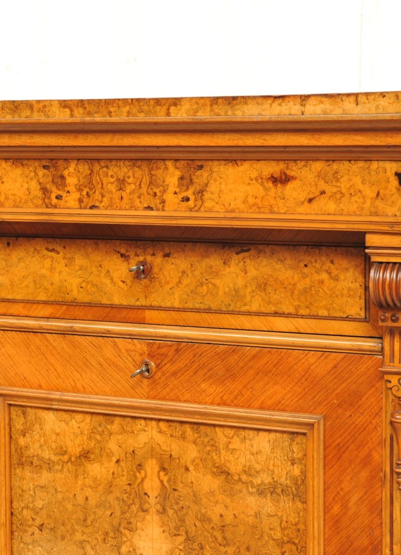 Detail prächtiger Schreibschrank Gründerzeit Nussbaum